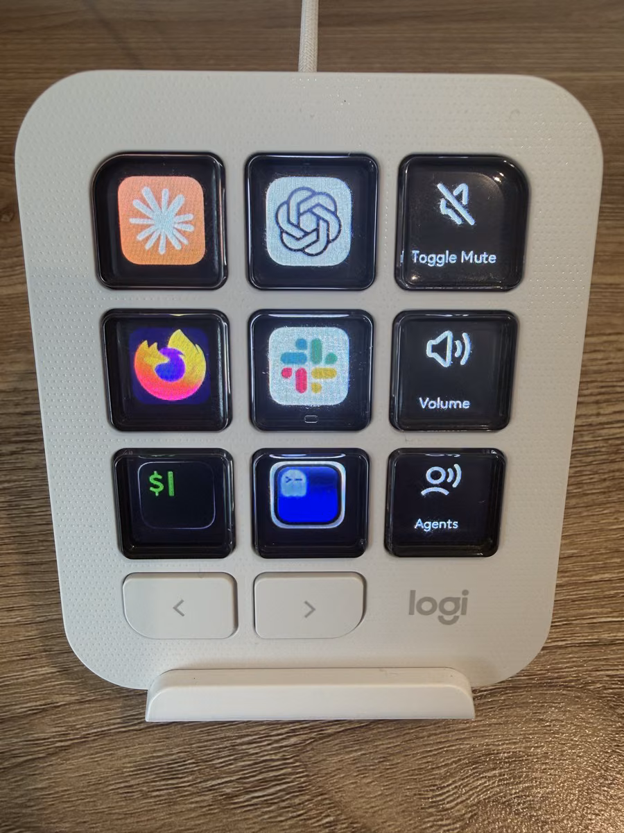 The keypad's General profile with app icons for Claude, ChatGPT, Firefox, Slack, terminals, volume, and an Agents key